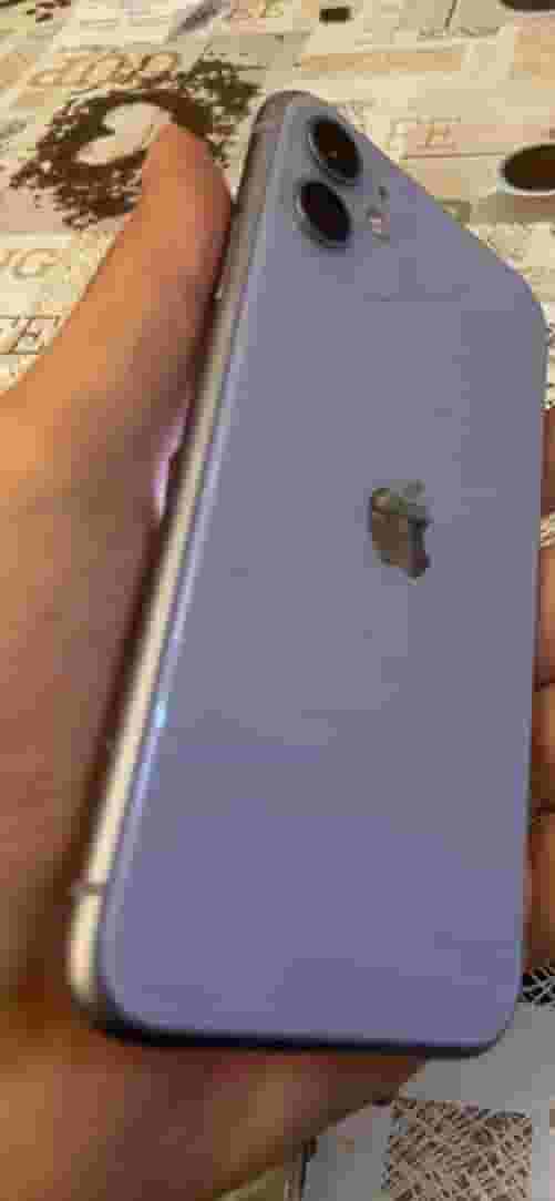 iPhone 11 ايفون ١١ حالة ممتازة