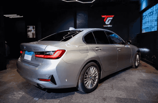 بي إم دبليو 320i 2021